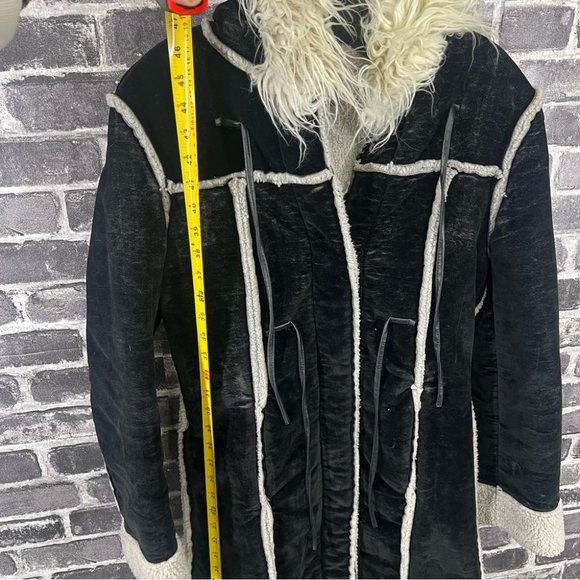 Aritzia Talula vintage like black hooded coat with fur. Size S - Picture 7 of 10
